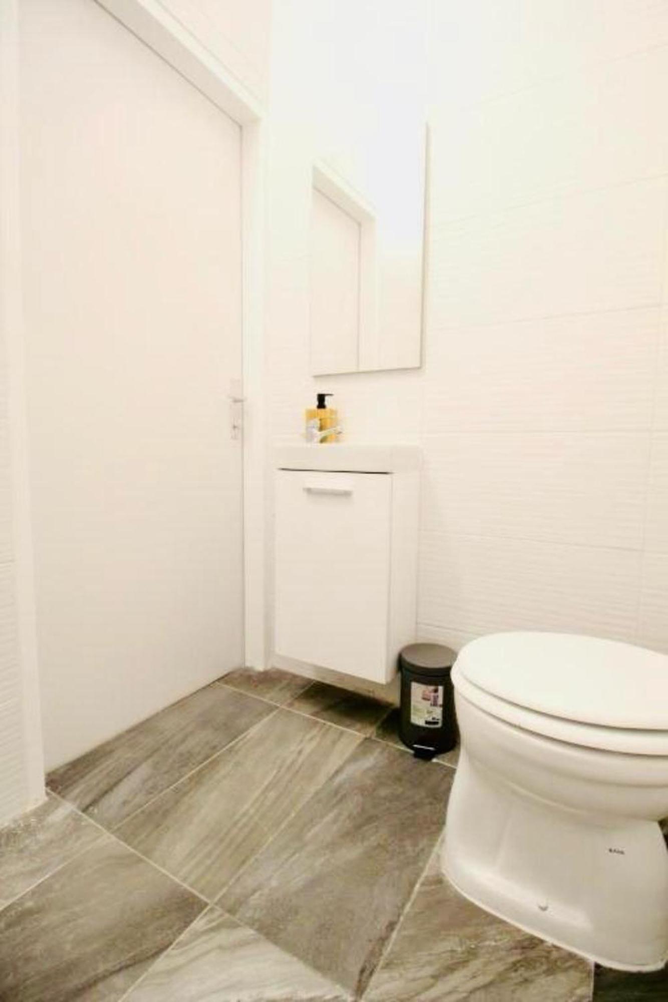 Spacious Cozy 1Br Apt Near To Danube River Виена Екстериор снимка